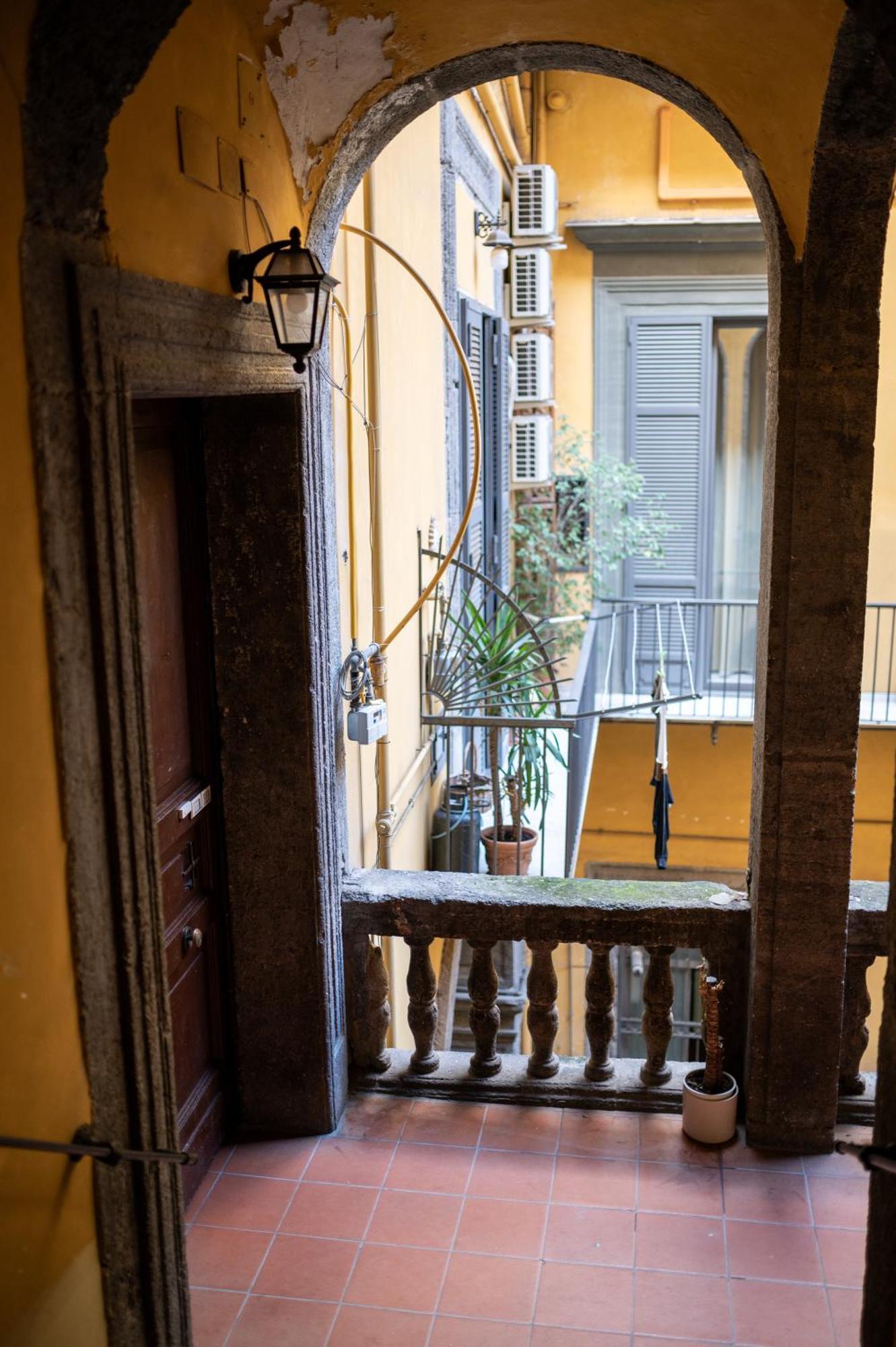 Stay Soft Apartment - Centro Storico Napoli Exterior photo